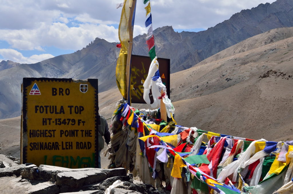 The sign board explains everything- Fotula Top, Srinagar- Leh Highway.